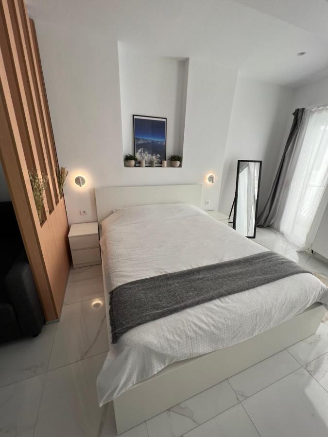 Modern 1-Bedroom Apartment In The City Center Tesalónica Exterior foto